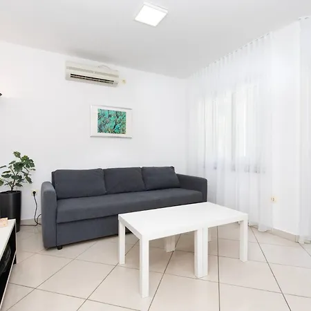 Lavendel - P. Dorcica Apartment